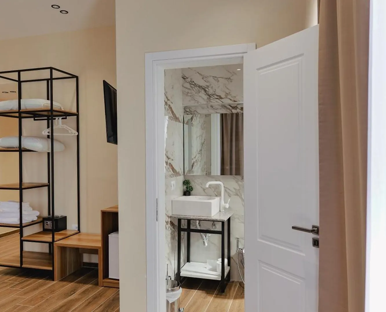 Armar Hotel Saranda